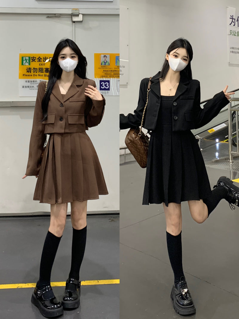 Suit Dress Set Women's Fall Pleated Halter Dress Flesh-shading Thin Skirt Two-piece Set