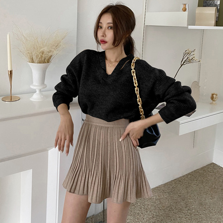 Black knitted sweater female autumn and winter pure desire to take a shoulder sweater outside the temperament tops niche