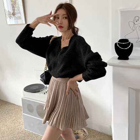 Black knitted sweater female autumn and winter pure desire to take a shoulder sweater outside the temperament tops niche